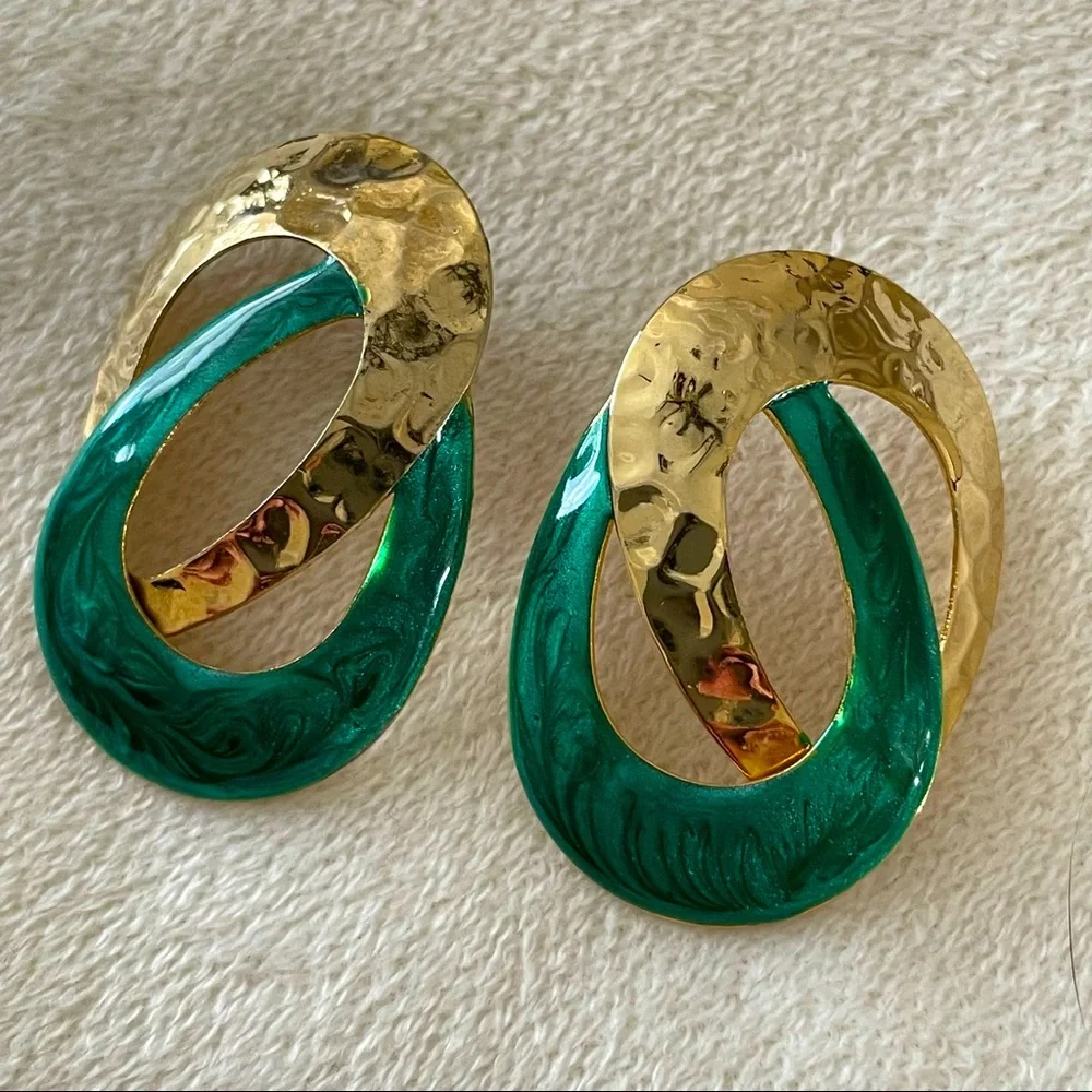 VINTAGE : Gold and Green Enamel Pierced Earrings - Picture 1 of 7